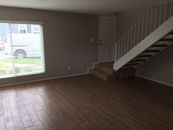 Living room to Entryway
