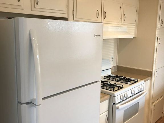 5th image of 900 Henderson Ave #79