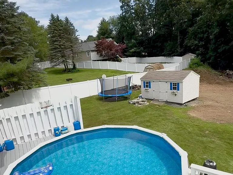 10 Candlewood Rd — Photo 9