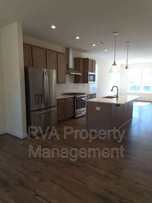 3 bed, 3.0 bath, 1695 sqft, $2,900 — Photo 4