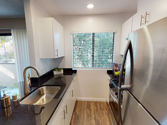 5th image of 3676 Mentone Ave #6