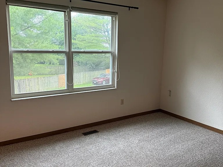 437 Colleen Dr — Photo 18