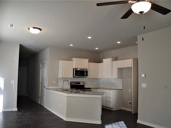 2nd image of 2413 Arbor Rd