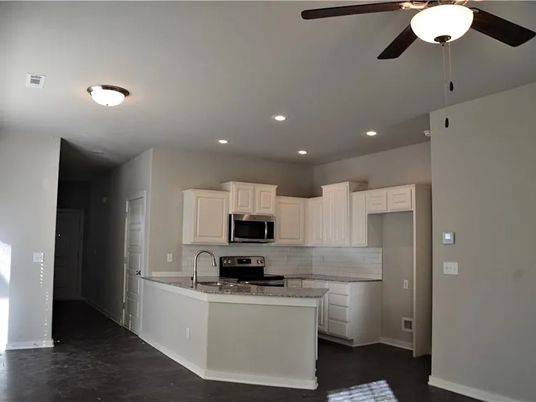 2413 Arbor Rd — Photo 2