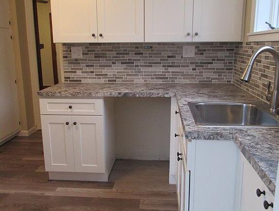 4th image of 890 Jennings Ave