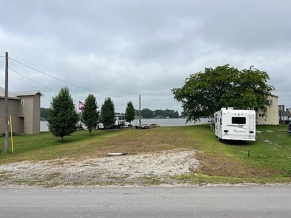 2nd image of 304 Lake Shore Dr