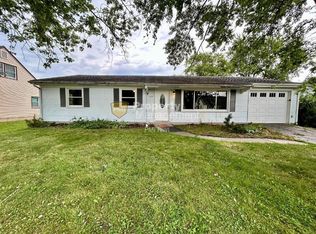 757 Fox River Rd, Valparaiso, IN 46385