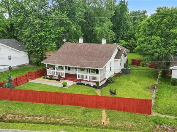 4624 Circle Dr, Winston Salem, NC 27105