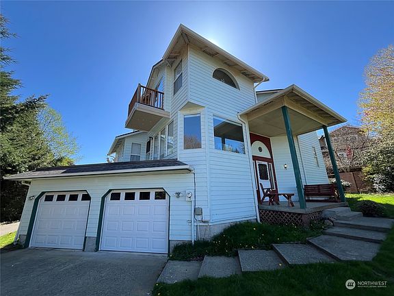 3rd image of 1411 Eastview Court NW