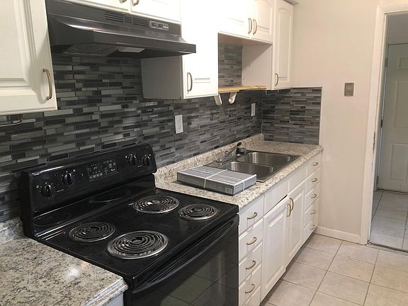 2nd image of 1225 W 18th St