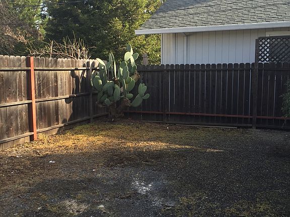 2nd image of 617 Oak St