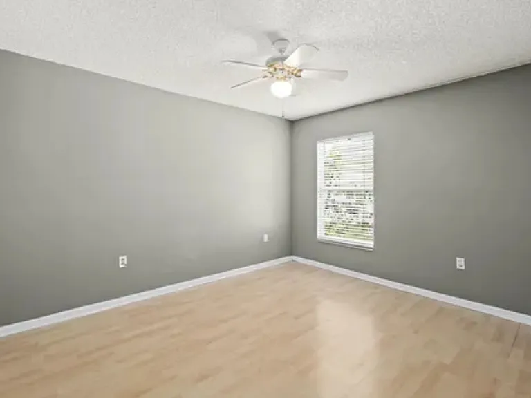 1304 Mandys Ct — Photo 8