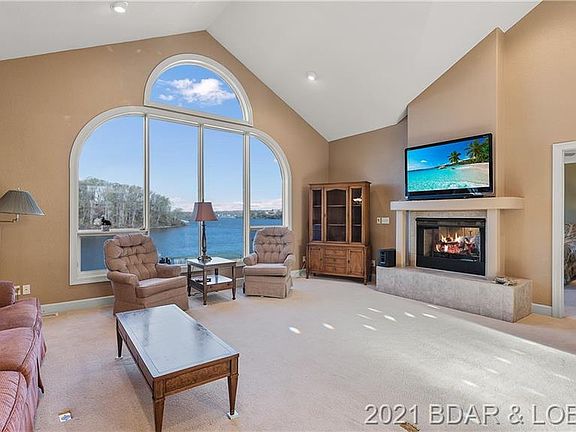 5th image of 821 Grand View Dr