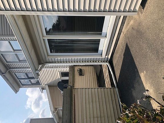 2nd image of 1712 Woodfield Ct