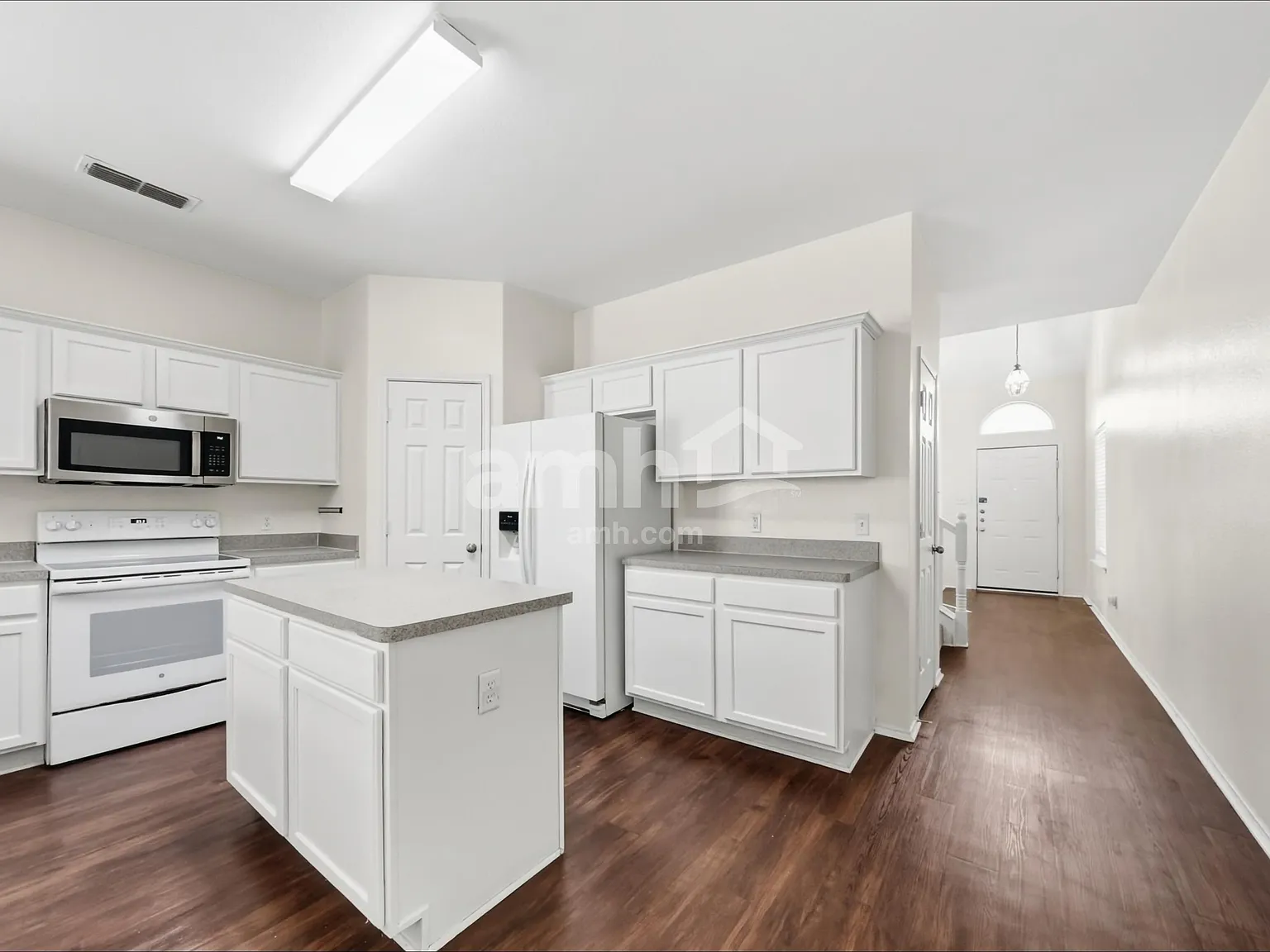 4 bed, 2.5 bath, 2841 sqft, $2,785 — Photo 4