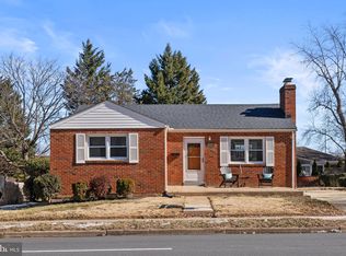 1023 N Quaker Ln, Alexandria, VA 22302