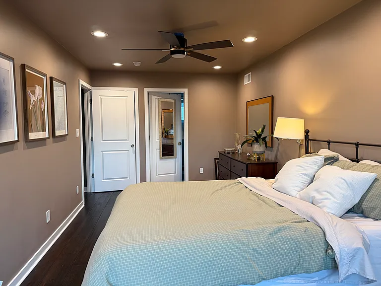 Master bedroom (3rd floors)