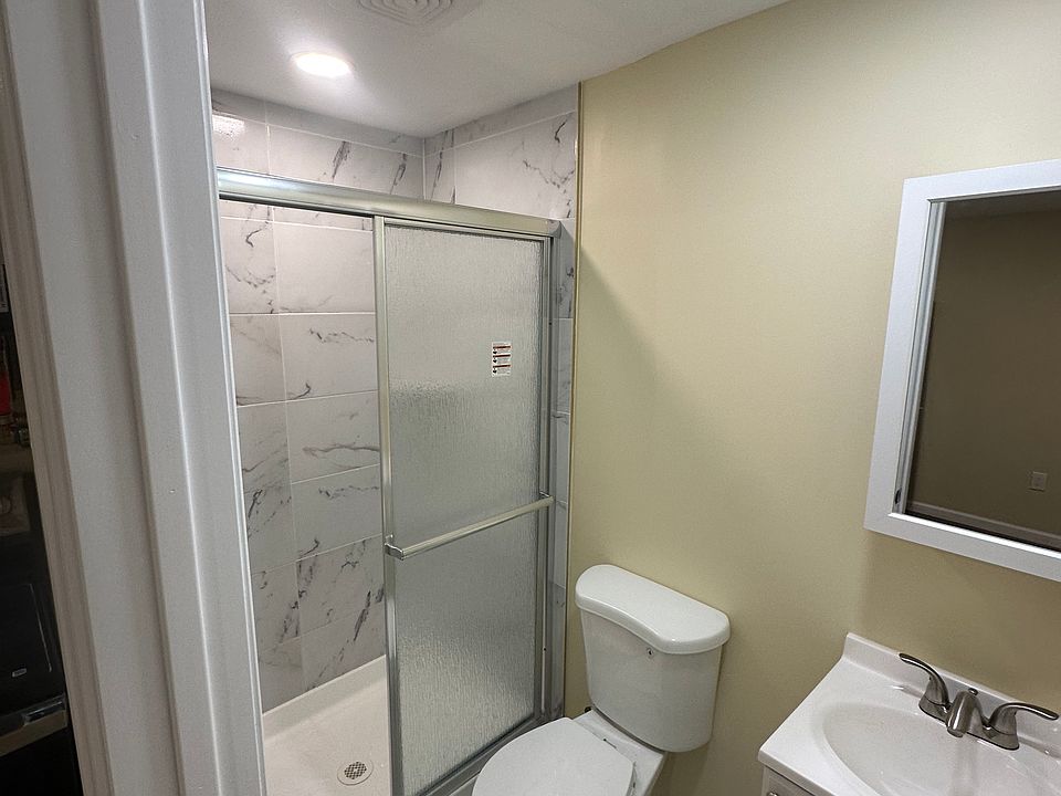 2nd image of 385 Clayton St #4