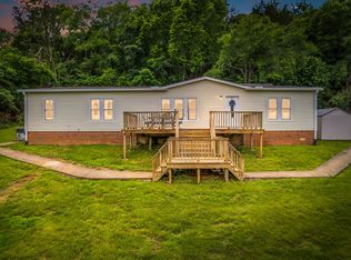 593 Rogues Fork Rd, Bethpage, TN 37022