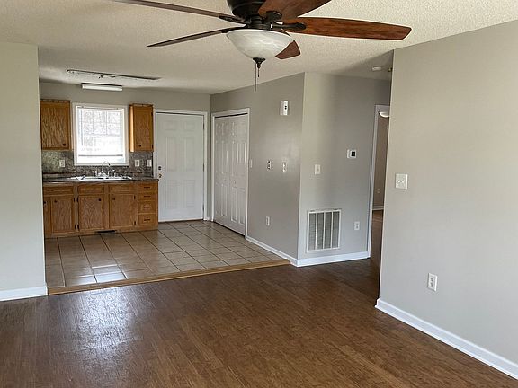 5th image of 382 Turner St