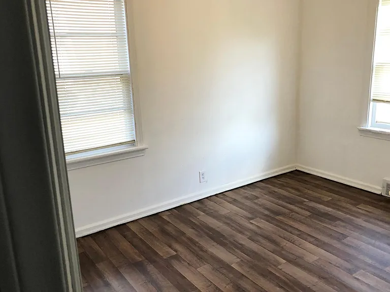 3153 W Mott Ave — Photo 3