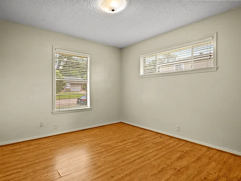905 N Johnson Ave — Photo 7