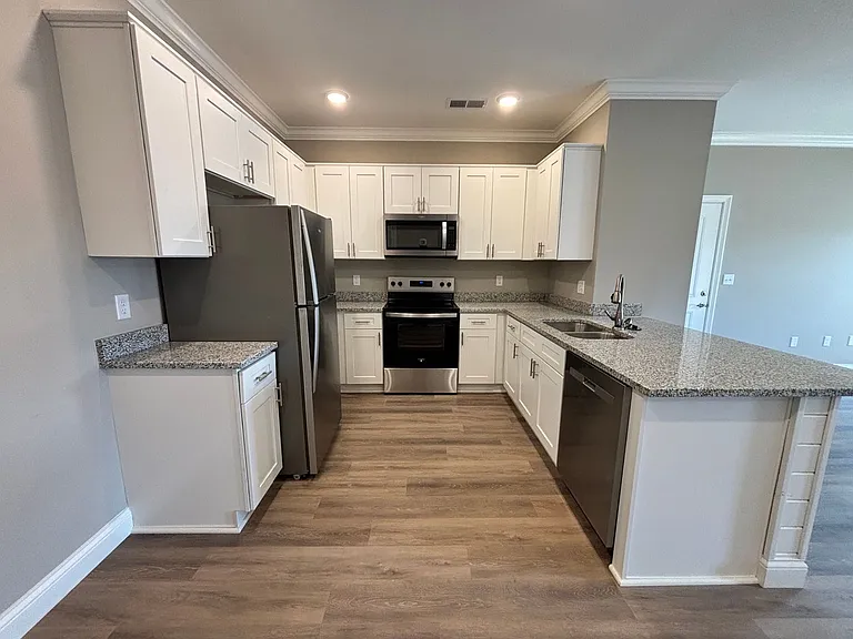 320 Hillview Mills Blvd — Photo 2