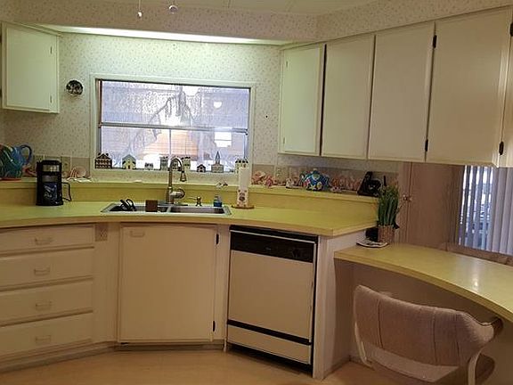 3rd image of 638 Fairmount Dr