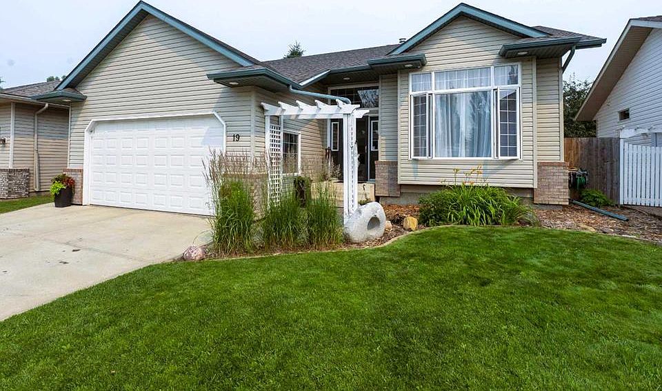 1st image of 19 W Royal Cres