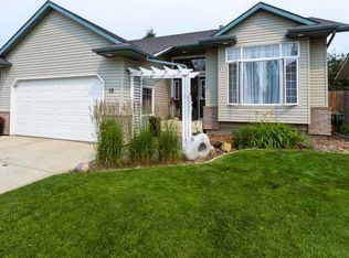 19 W Royal Cres, Lacombe, AB T4L 2H7