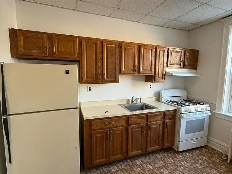 214 Lawton Ave #1 — Photo 5