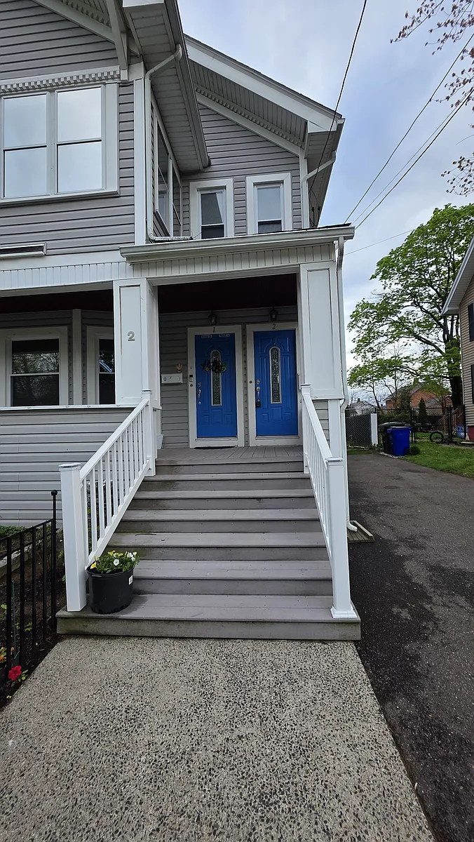 Building Photo - 2 Pleasant St #2