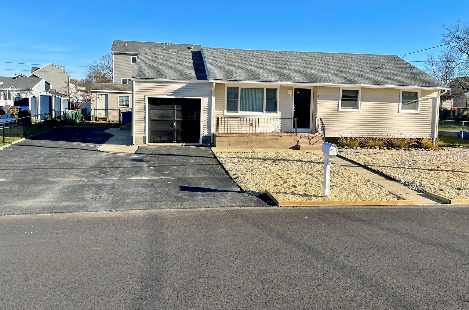 3149 Windsor Ave photo 1