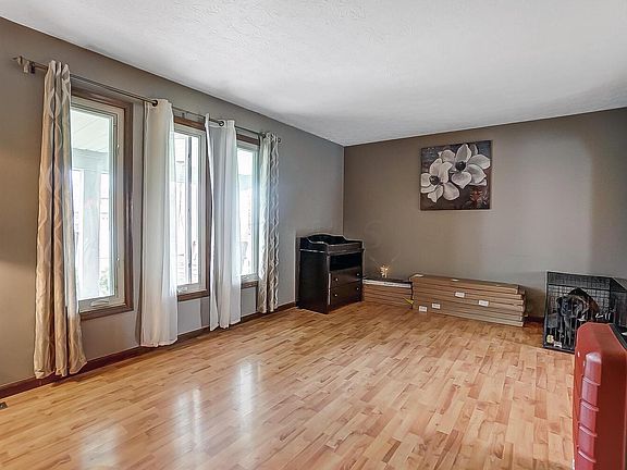 5th image of 13049 Coventry Ave