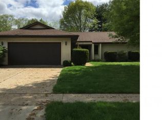 1108 Green Meadow Ln, Springfield, IL 62712