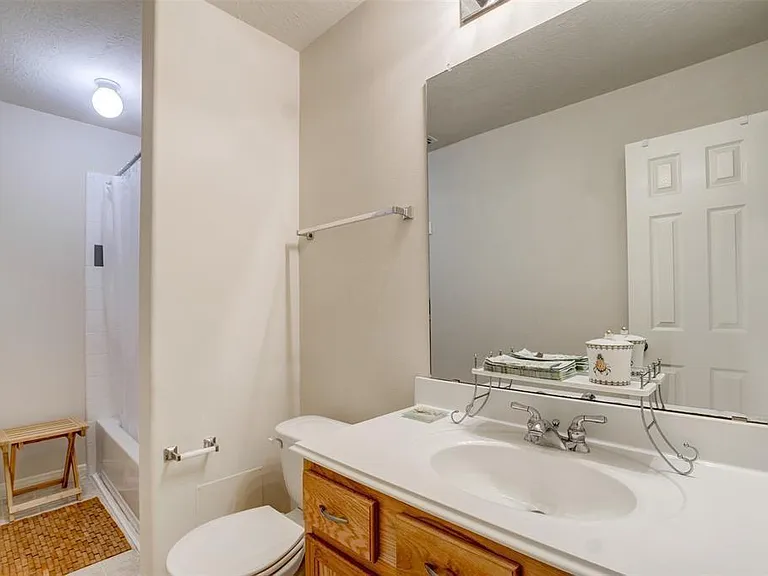 2608 Easton Springs Ct — Photo 13