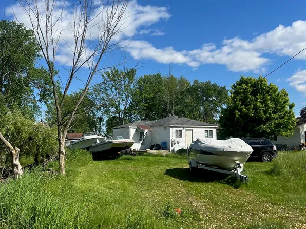 5441 Orchard Dr, East China, MI 48054