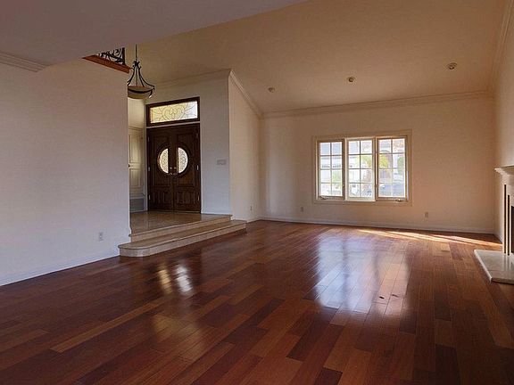 3rd image of 3734 Gleneagles Dr