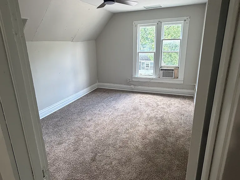 410 E Buchanan St — Photo 5