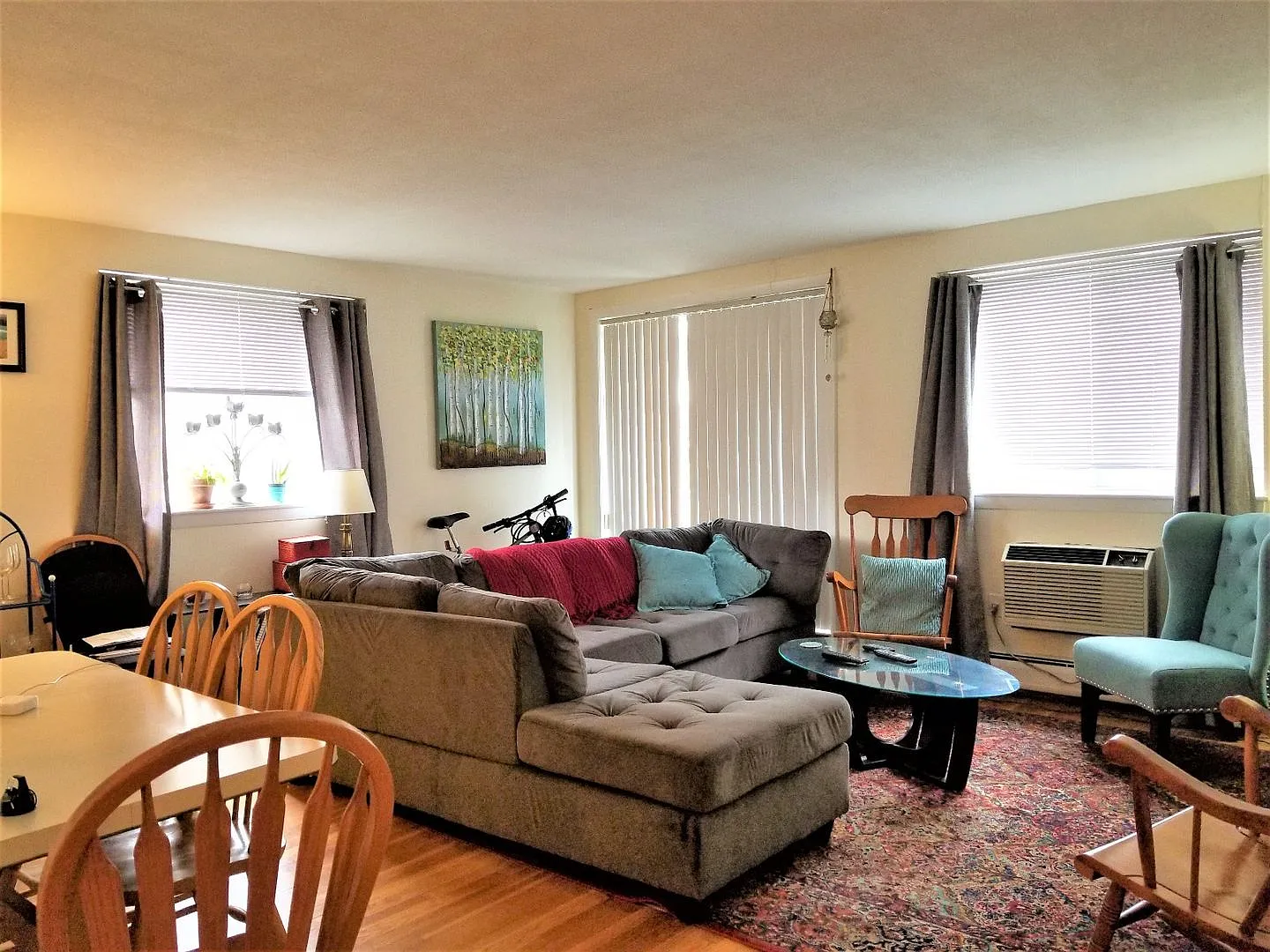 No Broker Fee!! Nice Extra Large Brighton 2 Bed - 1000+ Sq Ft — Photo 1