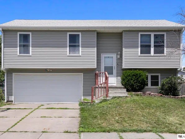 910 Donnie Ln, Lincoln, NE 68522