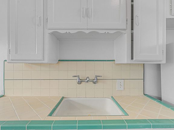 5th image of 343 S Occidental Blvd #3