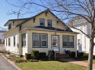 61 Harding Ave, Lynbrook, NY 11563