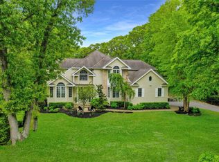 12 Mill River Rd, Setauket, NY 11733