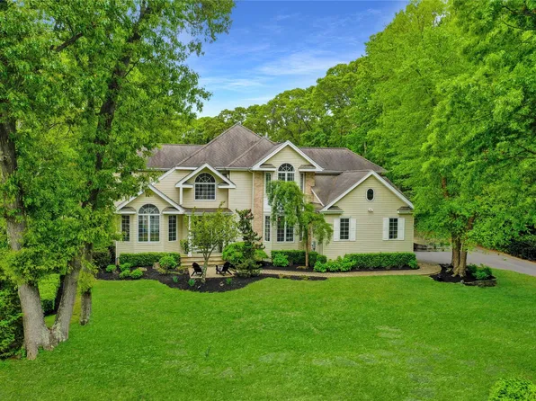 12 Mill River Road, Setauket, NY 11733