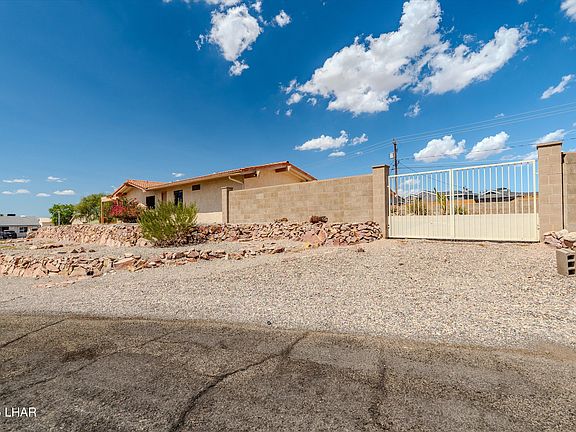 4th image of 3278 Bluegrass Dr