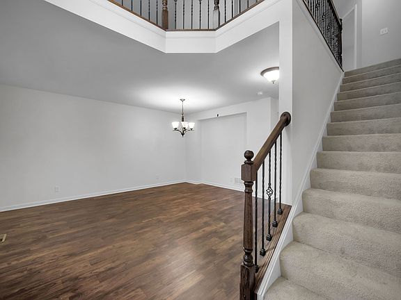 5th image of 584 Marcello Dr
