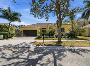 833 Crestview Cir, Weston, FL 33327