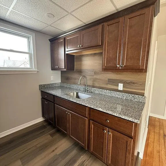 225 Davis St — Photo 7