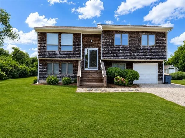 42 Jamestown Blvd, Narragansett, RI 02882